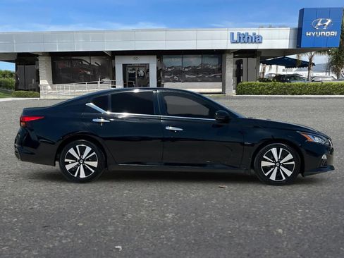 Used 2021 Nissan Altima 2.5 SL FWD image 9