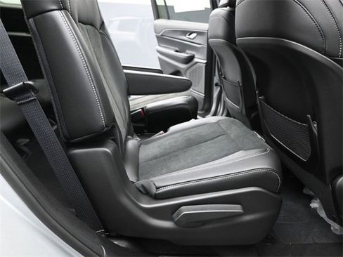 New 2025 Jeep Grand Cherokee L Altitude image 21