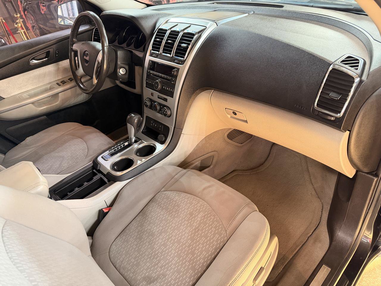 Used 2010 GMC Acadia SLE FWD image 8