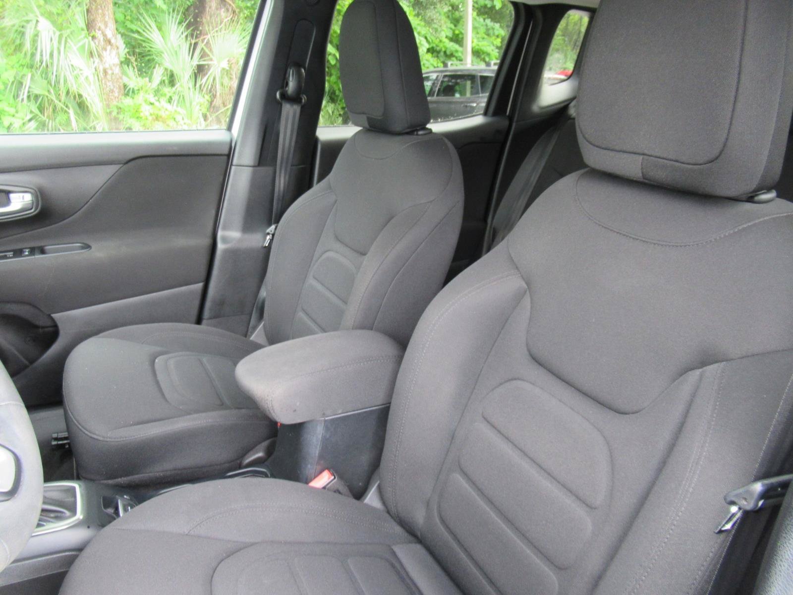 Used 2019 Jeep Renegade Latitude FWD image 19