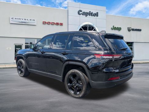 Used 2023 Jeep Grand Cherokee Altitude AWD/4WD image 5