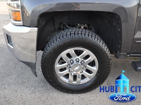 Used 2016 Chevrolet Silverado 2500 LT w/ LT Convenience Package AWD/4WD image 9