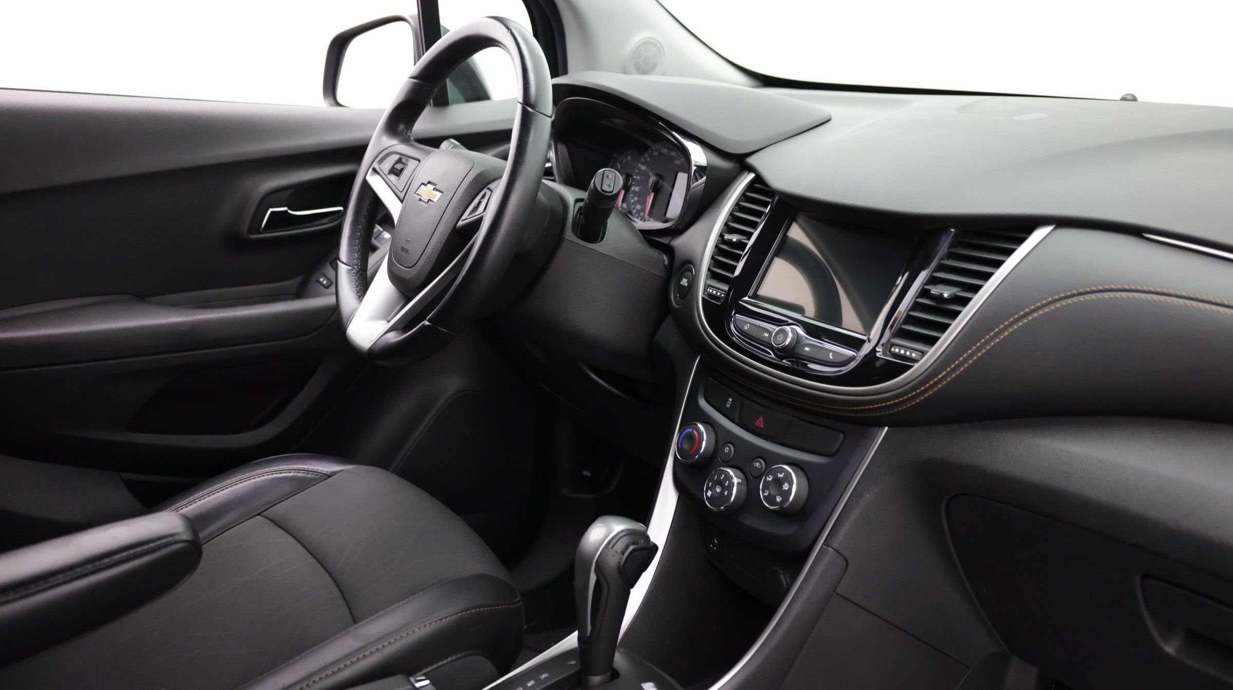 Used 2018 Chevrolet Trax LT w/ LT Convenience Package FWD image 34