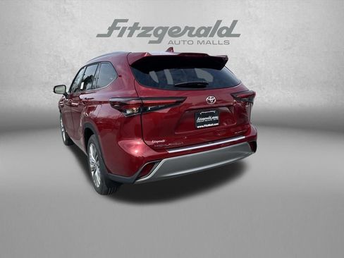 New 2026 Toyota Highlander Platinum image 5