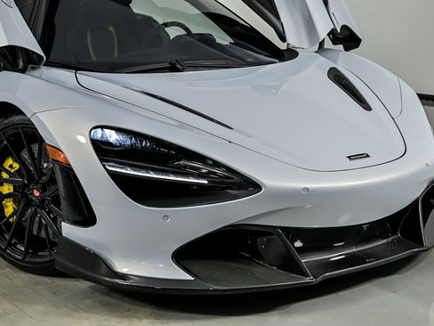 Used 2018 McLaren 720S RWD image 2