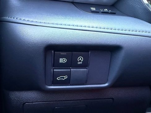 Used 2023 Toyota Highlander XLE AWD/4WD image 13