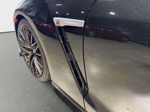 Used 2021 Nissan GT-R Premium image 24
