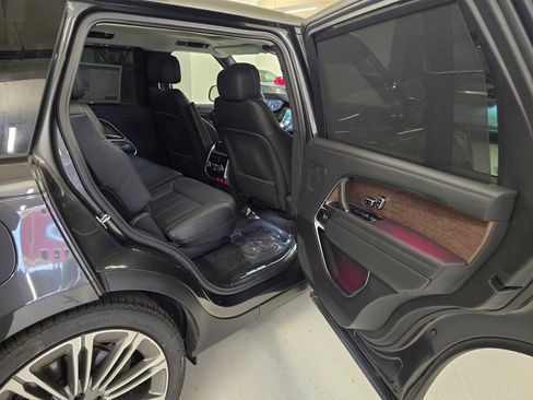 New 2025 Land Rover Range Rover Long Wheelbase SE image 14