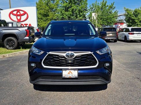 Used 2020 Toyota Highlander XLE AWD/4WD image 4