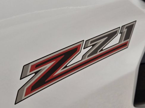 Used 2024 Chevrolet Colorado Z71 w/ Advanced Trailering Package AWD/4WD image 11