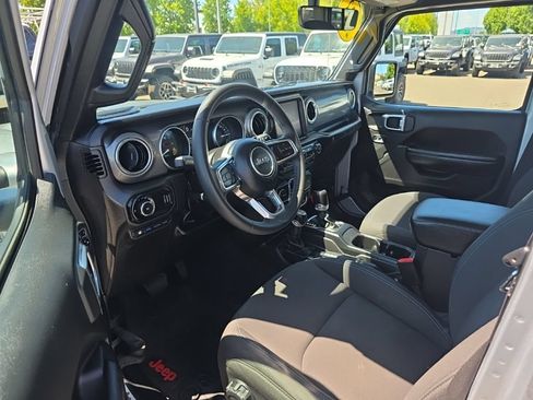 Used 2023 Jeep Wrangler Unlimited Rubicon 4xe AWD/4WD image 13