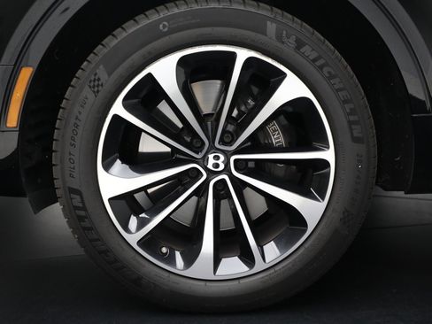 Certified 2018 Bentley Bentayga Onyx Edition image 12