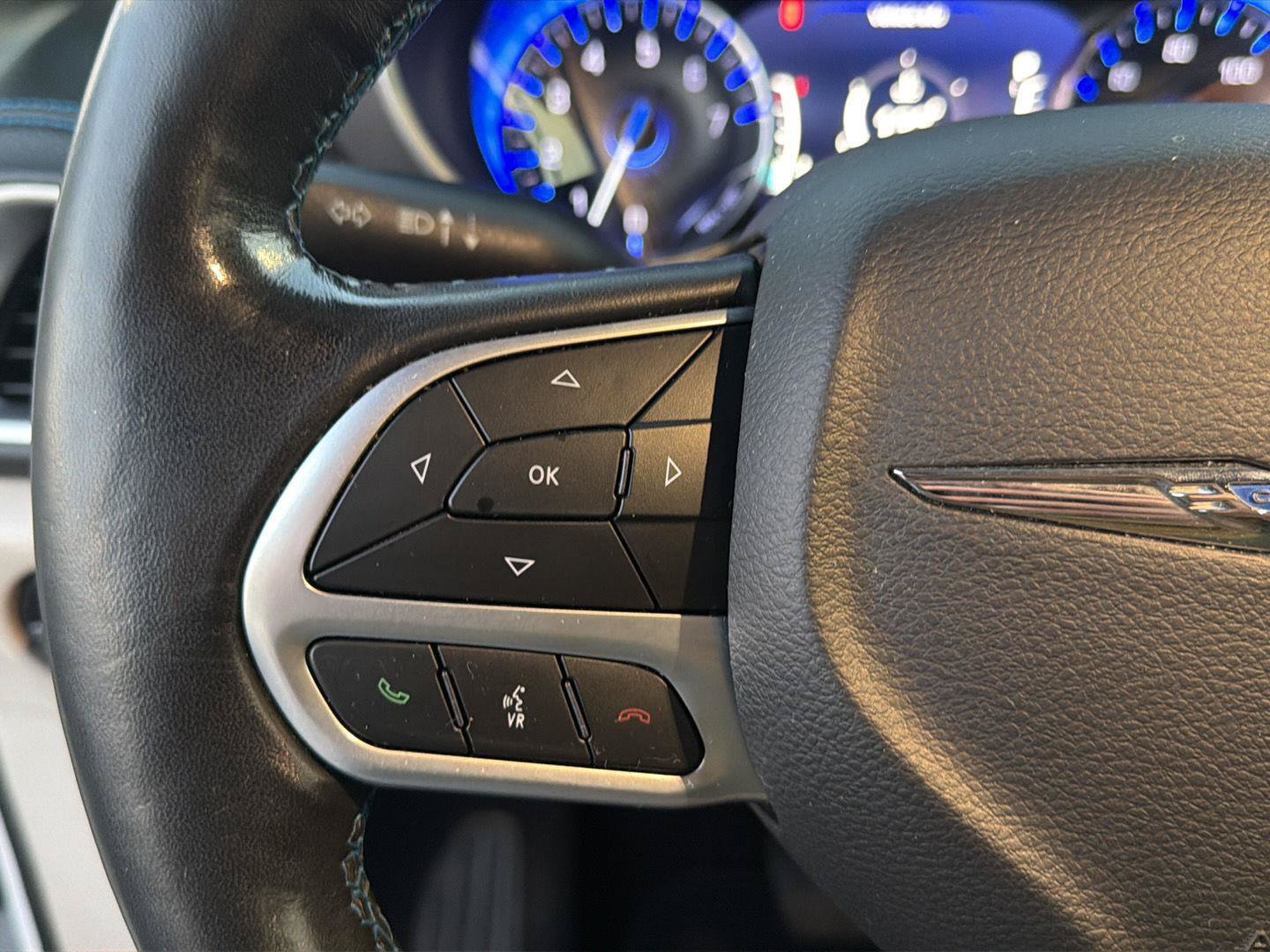 Used 2021 Chrysler Pacifica Touring-L FWD image 19