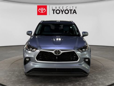 Used 2023 Toyota Highlander XLE FWD image 14