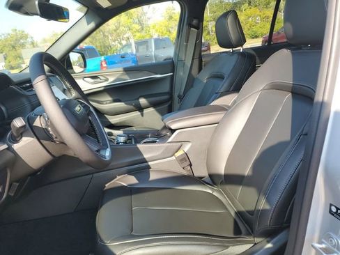 New 2025 Jeep Grand Cherokee Limited w/ Black Appearance Package image 14