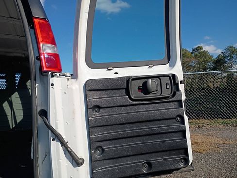 Used 2022 Chevrolet Express 2500 w/ Driver Convenience Package RWD image 21