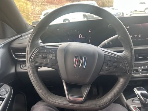 Used 2025 Buick Envista Preferred image 13