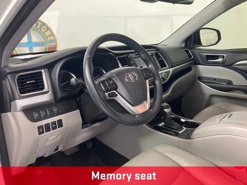 Used 2017 Toyota Highlander Limited w/ Carpet Mat Package AWD/4WD image 13