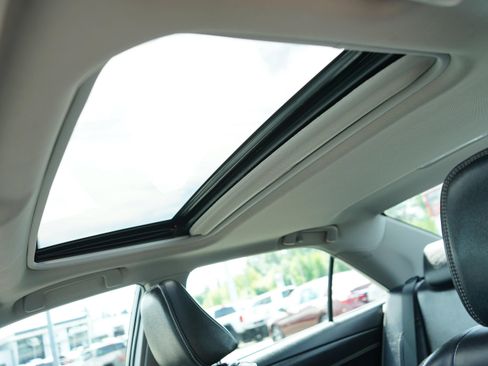 Used 2017 Toyota Camry XLE w/ Moonroof Package FWD image 11