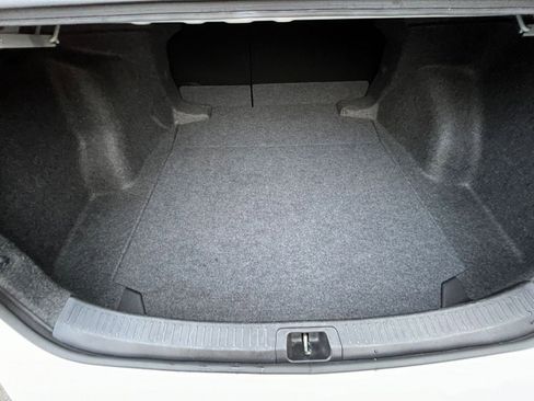 Used 2025 Toyota Corolla LE image 31