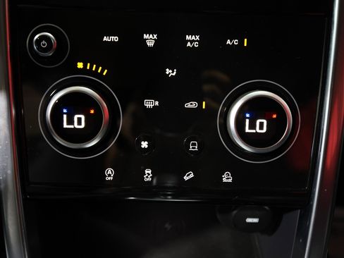 Used 2020 Land Rover Discovery Sport SE AWD/4WD image 21