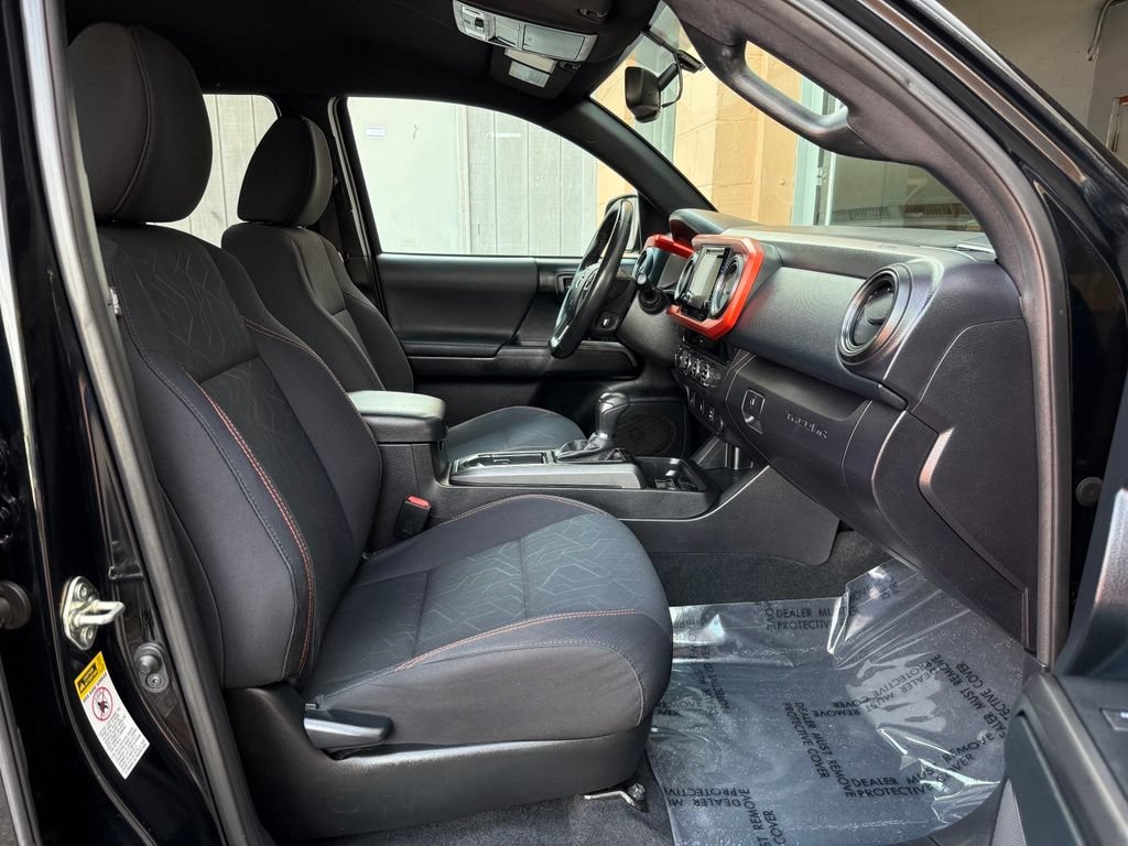 Used 2016 Toyota Tacoma TRD Sport w/ Towing Package AWD/4WD image 17