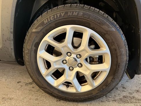 Used 2018 Jeep Renegade Latitude image 12