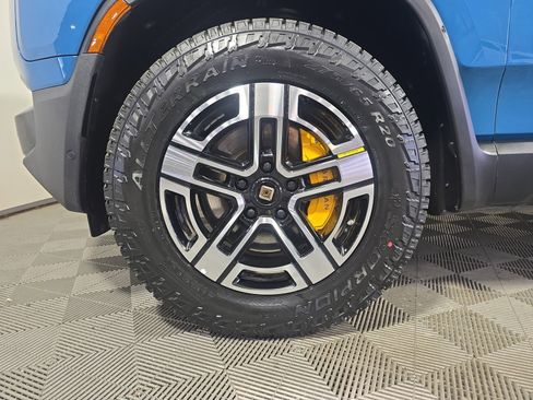 Used 2023 Rivian R1T Adventure image 9