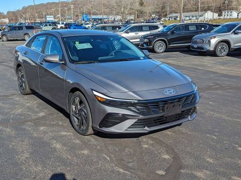 Used 2024 Hyundai Elantra SEL w/ Convenience Package FWD image 2