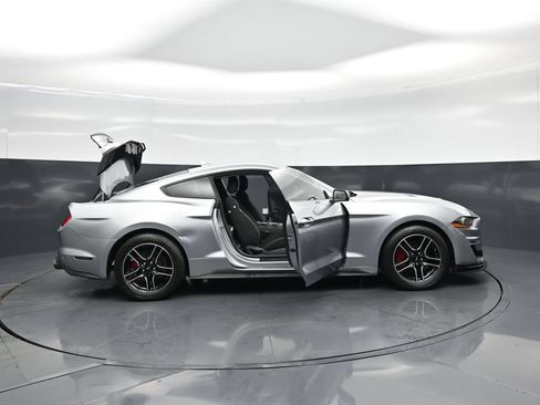 Used 2020 Ford Mustang Coupe RWD image 4