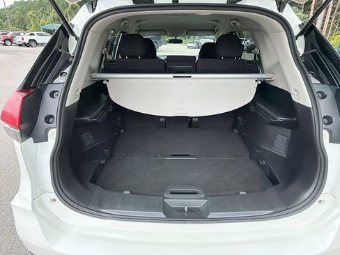 Used 2017 Nissan Rogue SV FWD image 27