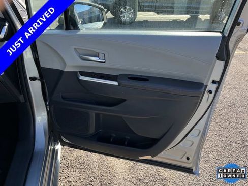 Used 2024 Toyota Sienna XLE image 22