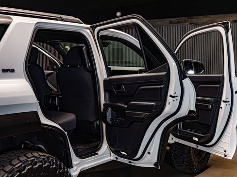 Used 2025 Toyota 4Runner SR5 AWD/4WD image 31