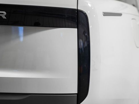 Used 2025 Land Rover Range Rover SE image 8