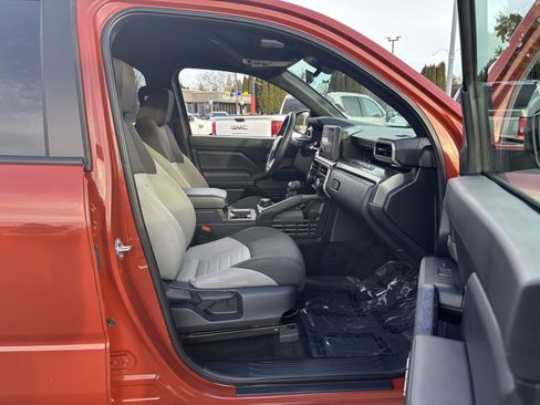 Used 2025 Toyota Tacoma TRD Off-Road image 9