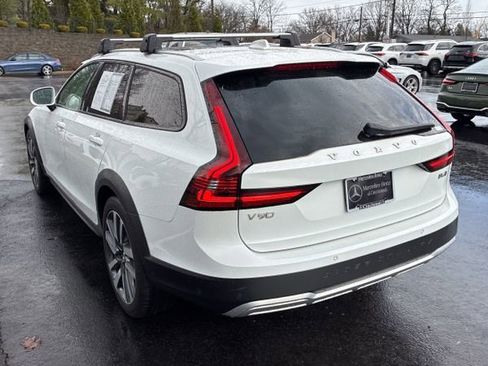 Used 2023 Volvo V90 B6 Cross Country Ultimate image 2
