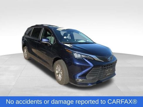 Certified 2025 Toyota Sienna XLE w/ XLE Plus Package AWD/4WD image 3