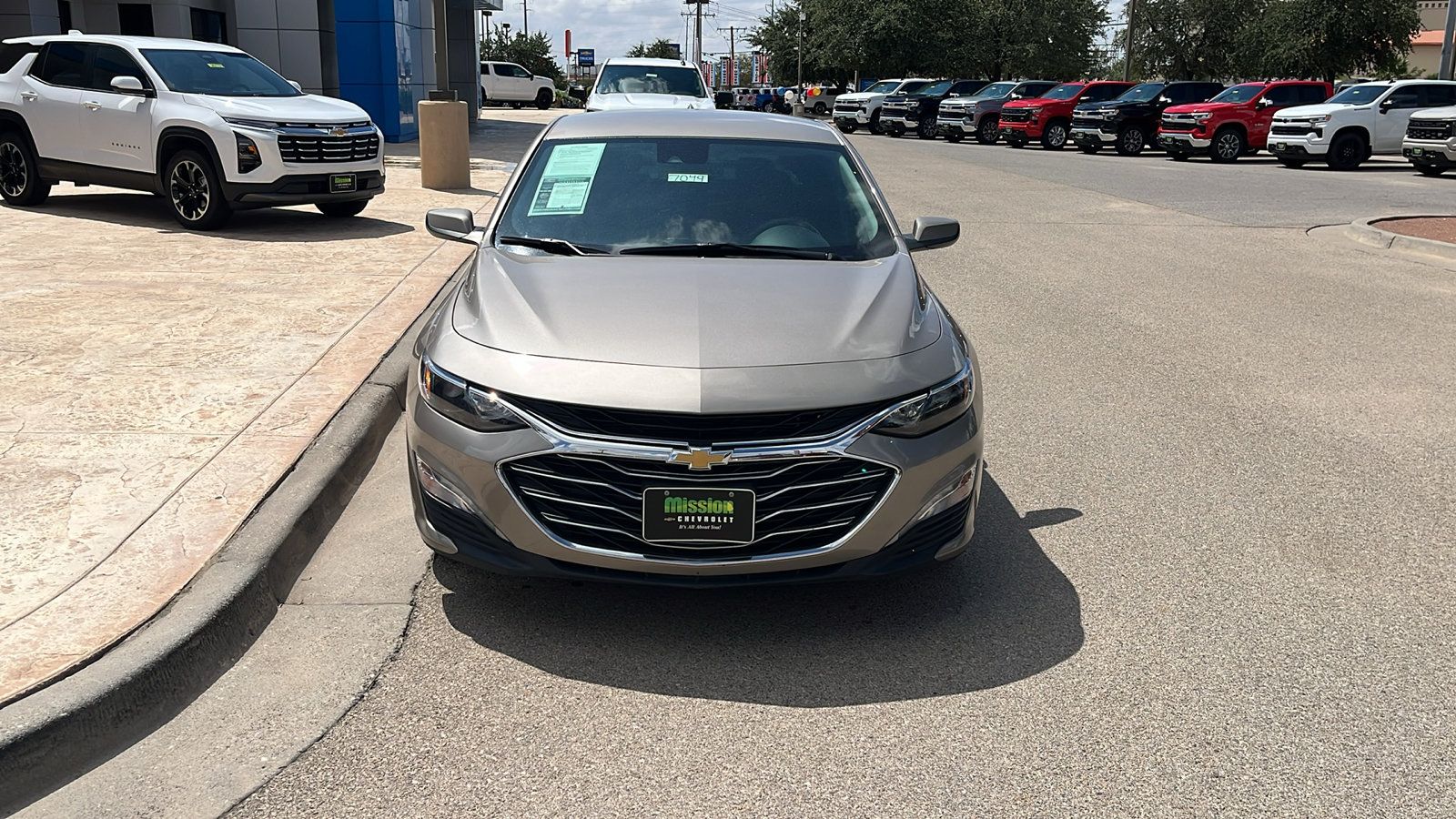 Used 2023 Chevrolet Malibu LT w/ Driver Confidence Package FWD image 2
