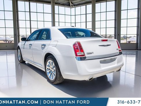Used 2014 Chrysler 300 C RWD image 34