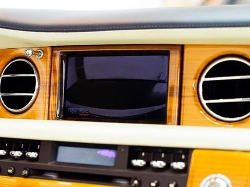 Used 2011 Rolls-Royce Phantom Drophead Coupe image 32