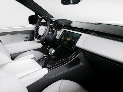 Used 2025 Land Rover Range Rover Sport image 10