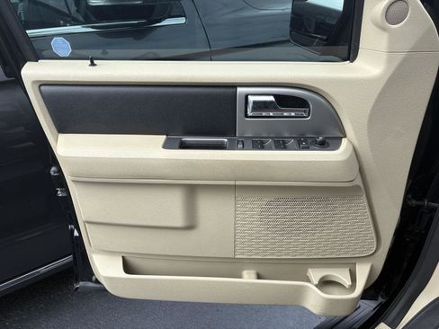 Used 2016 Ford Expedition XLT w/ Equipment Group 201A AWD/4WD image 3