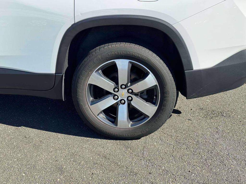 Used 2020 Chevrolet Traverse LT w/ LT Premium Package AWD/4WD image 11