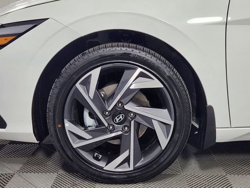 Used 2025 Hyundai Elantra SEL FWD image 18