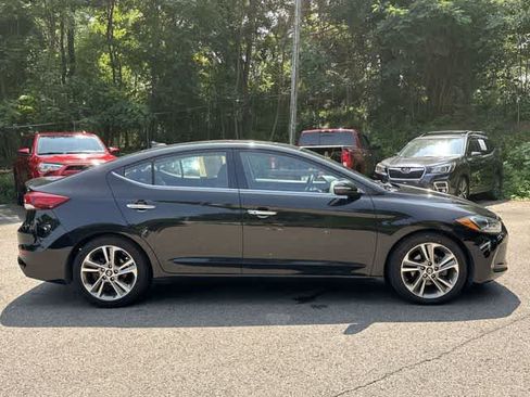 Used 2017 Hyundai Elantra Limited w/ Limited Tech Package 04 FWD image 3