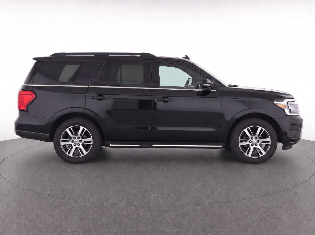 Used 2023 Ford Expedition XLT RWD image 8