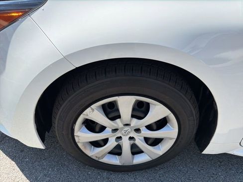 Used 2022 Toyota Corolla LE FWD image 11