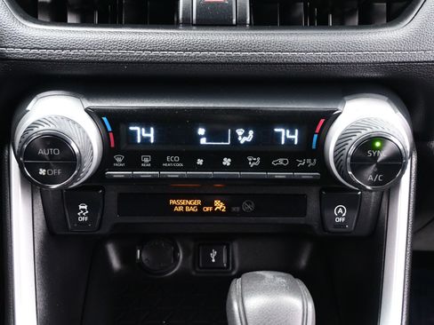 Used 2021 Toyota RAV4 XLE AWD/4WD image 20