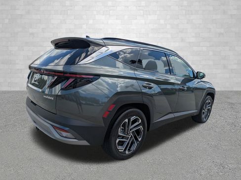 Certified 2025 Hyundai Tucson Limited AWD/4WD image 2