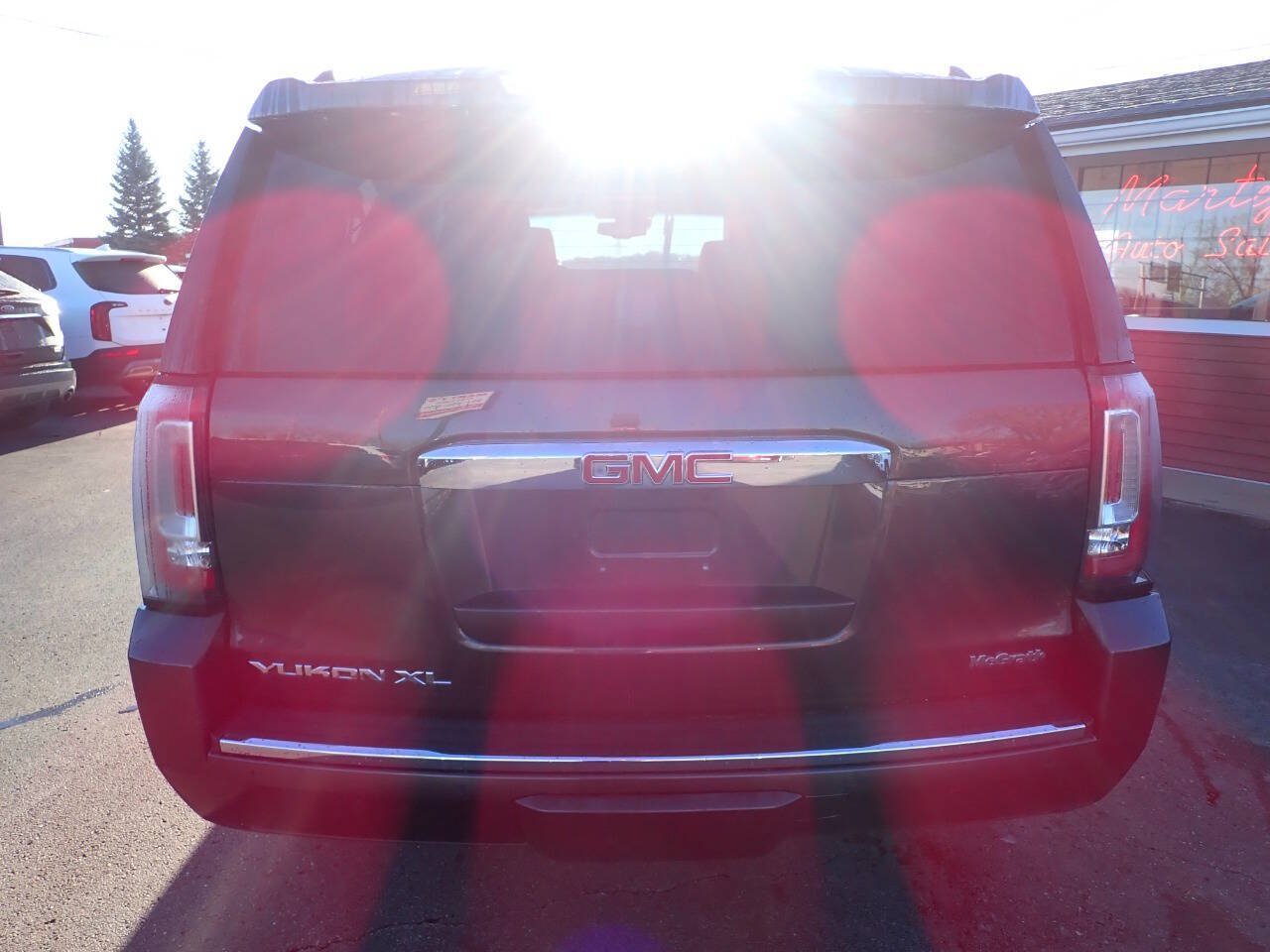 Used 2018 GMC Yukon XL Denali w/ Open Road Package AWD/4WD image 5